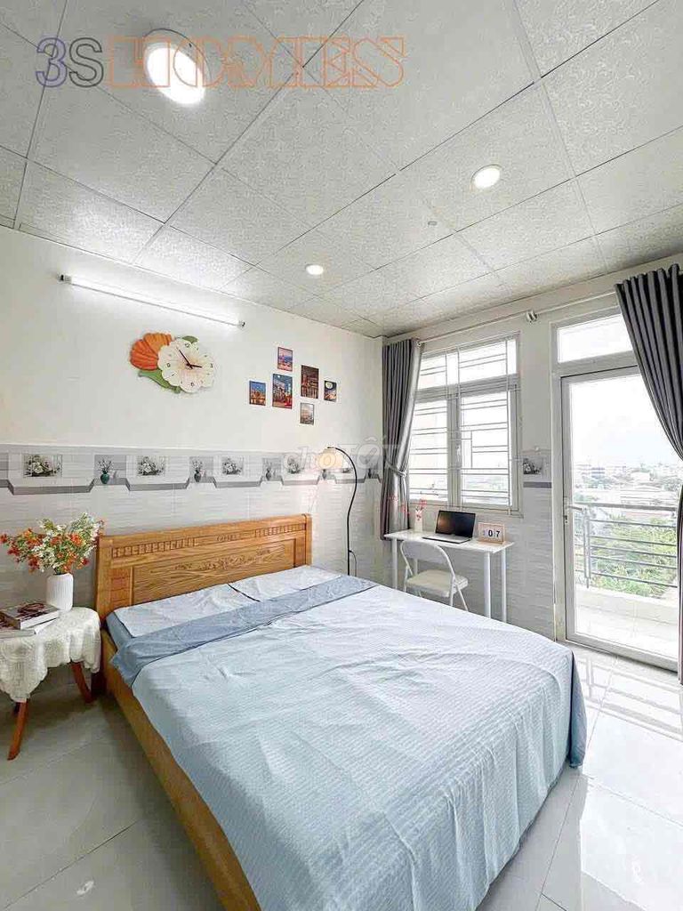 The balcony apartment next to the airport, Hongxia, Nine Dragons, Long Master, Yeung