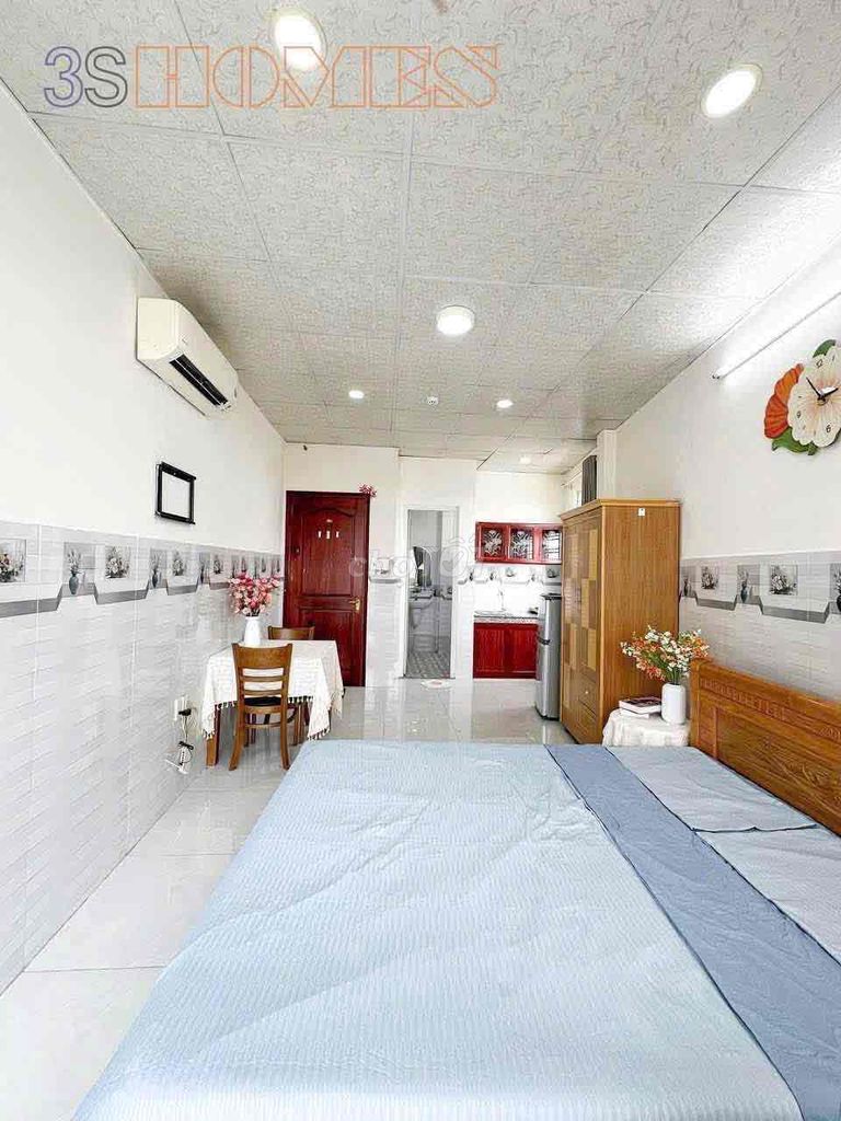 The balcony apartment next to the airport, Hongxia, Nine Dragons, Long Master, Yeung