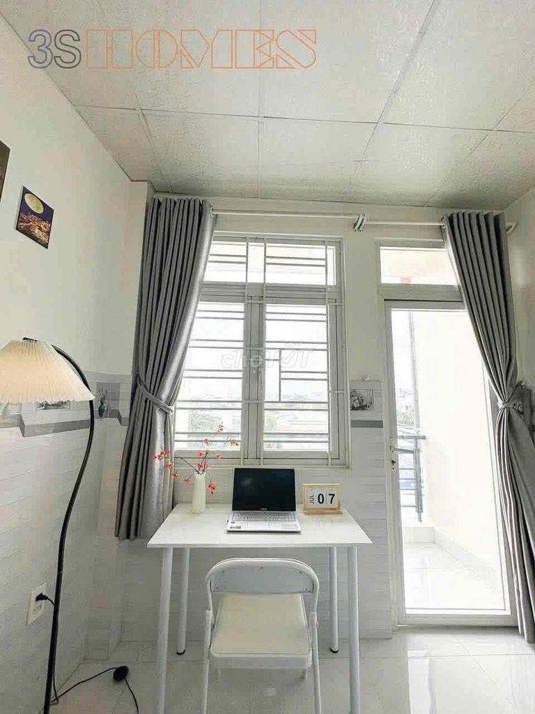 The balcony apartment next to the airport, Hongxia, Nine Dragons, Long Master, Yeung
