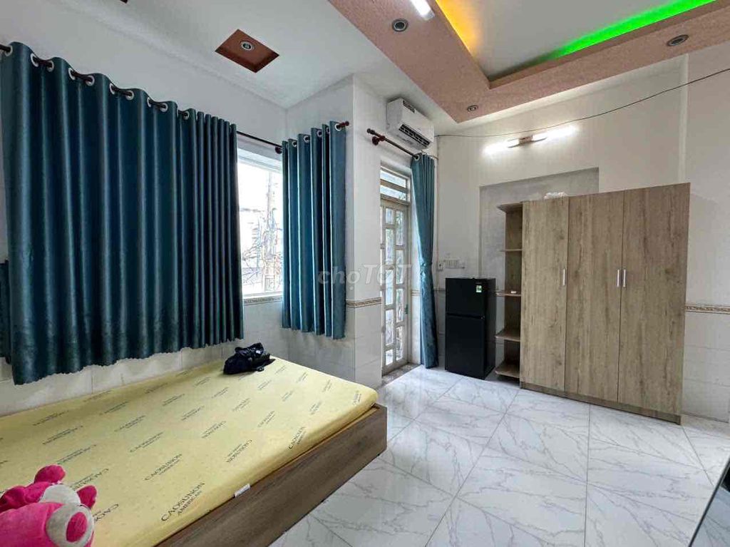 balcony - full interior