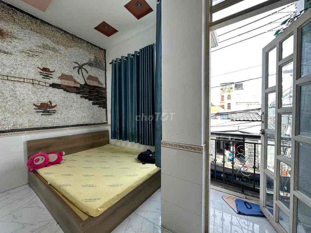 balcony - full interior
