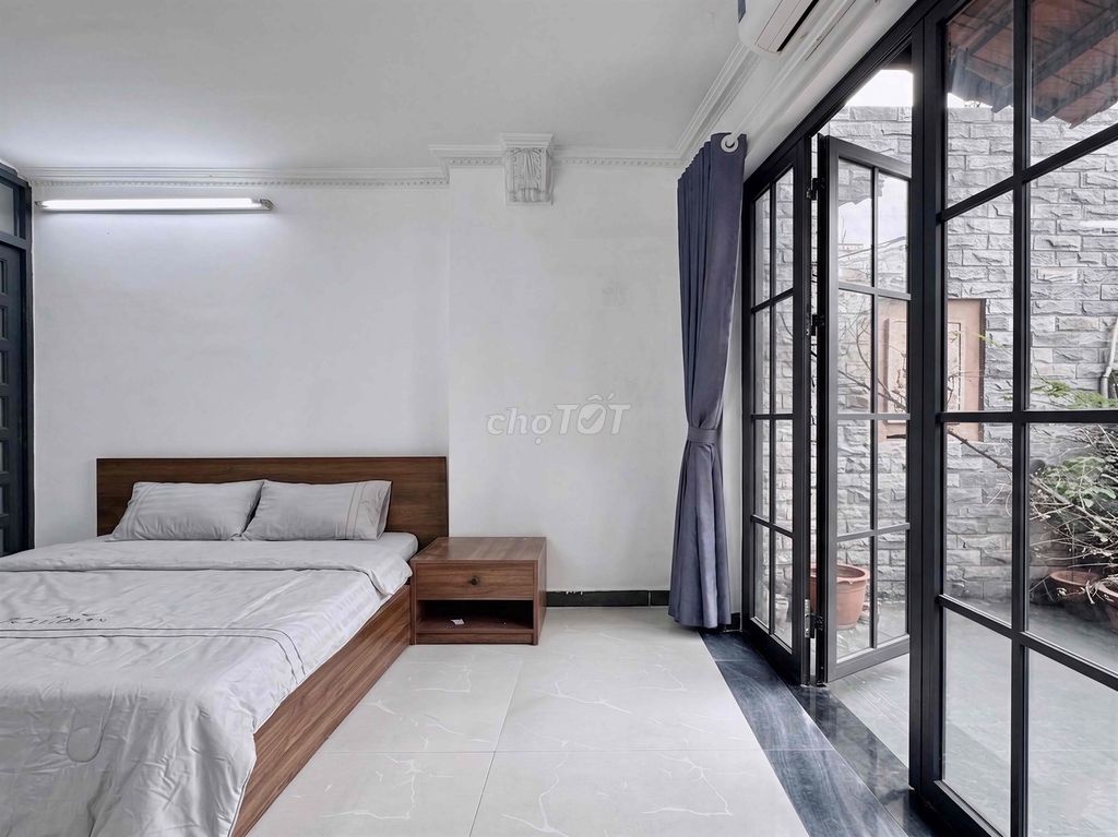 The entire Lý Thường Kiệt balcony interior, 340 District 10-1.