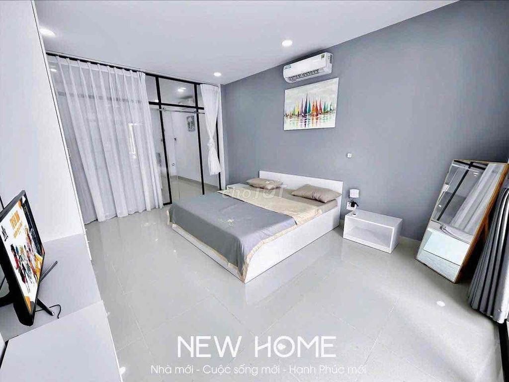 A Bancong bedroom, super-subservative. It's just a place to pack.