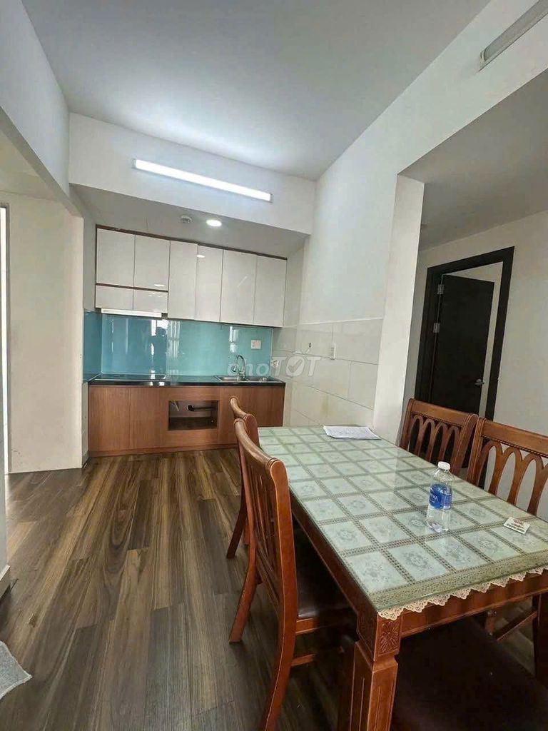 3 p sleeping apartment, 2 toilets -- no furniture, 8 million a month.