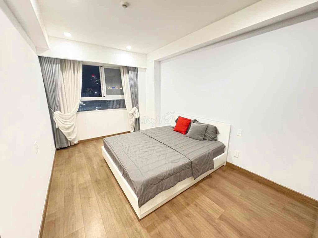 Scenic Valley 2 017 77 M2 012 bedroom 2 upper level 01000 upper level view view view crescent mall