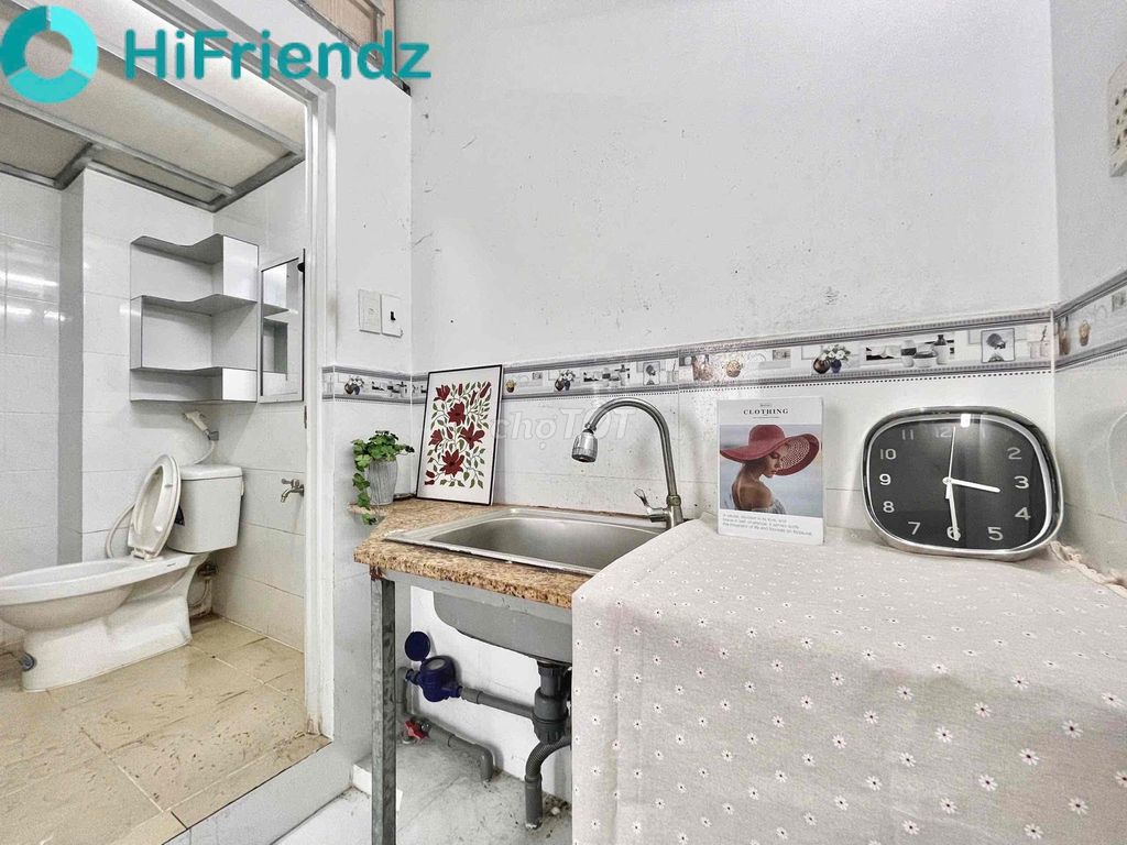 Rent a room with a cheap guard, with a bancol missile site.