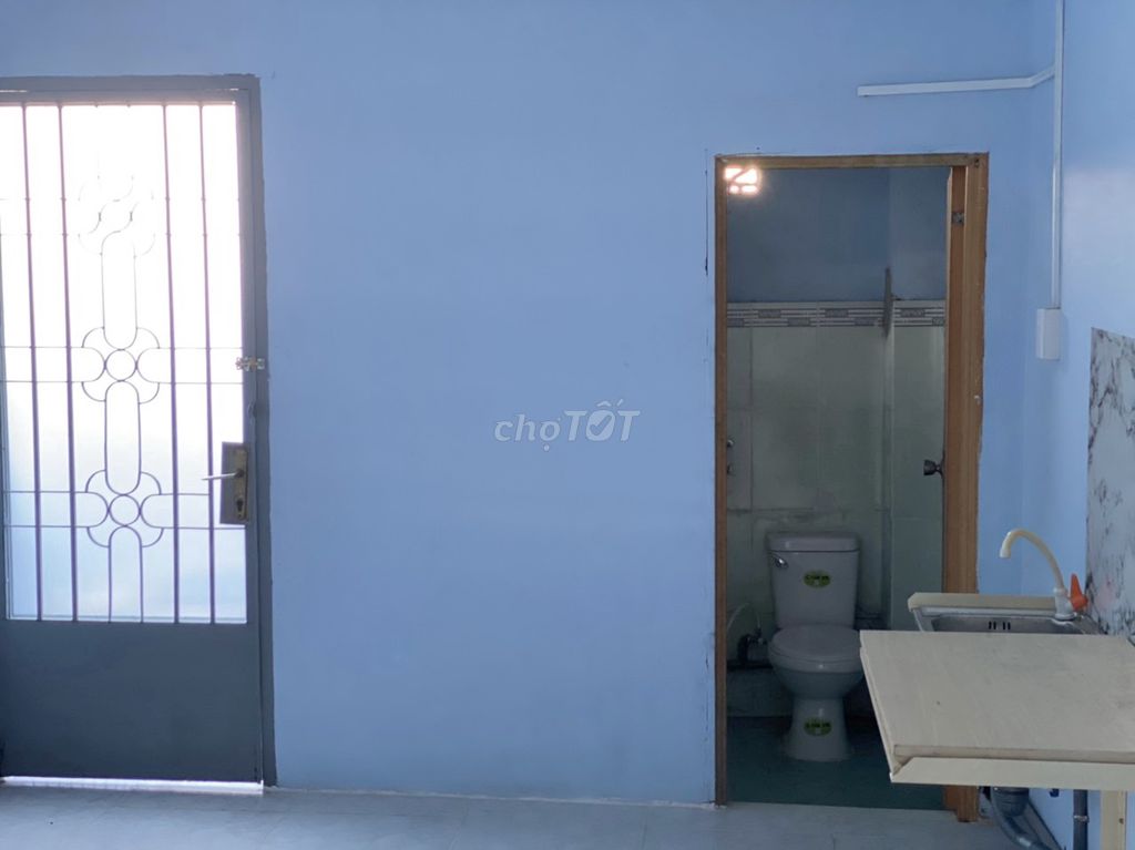 12fmow District Inn - clean - air