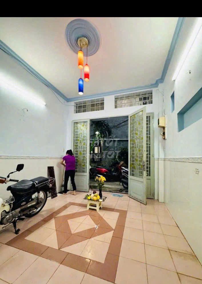 Rent a house close to Nhiêu Tứ, Phú Nhuận - only 9.5 million a month.
