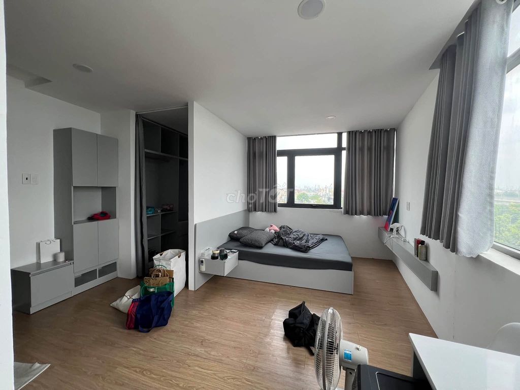 Get me the Studio High View Penetre-Full House.