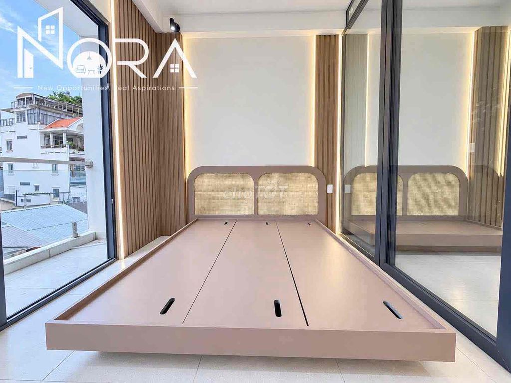 Rent the apartment. A balcony bedroom.