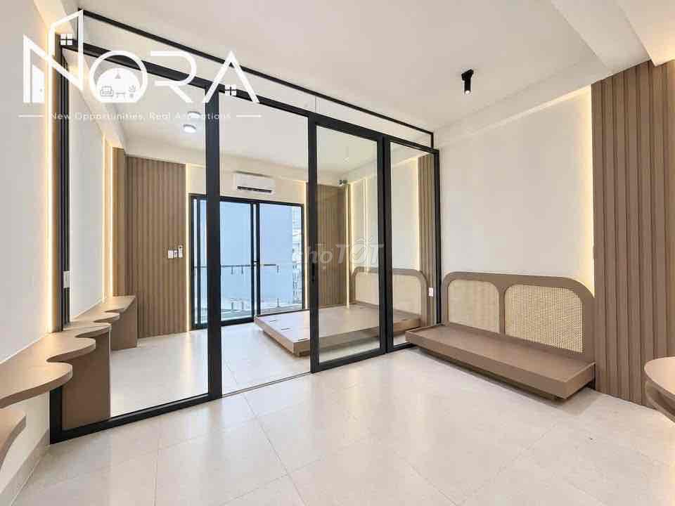 Rent the apartment. A balcony bedroom.