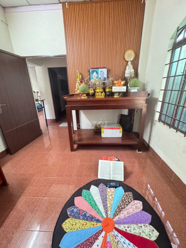 Rent the original house wide - 4 bedroom - yard to car