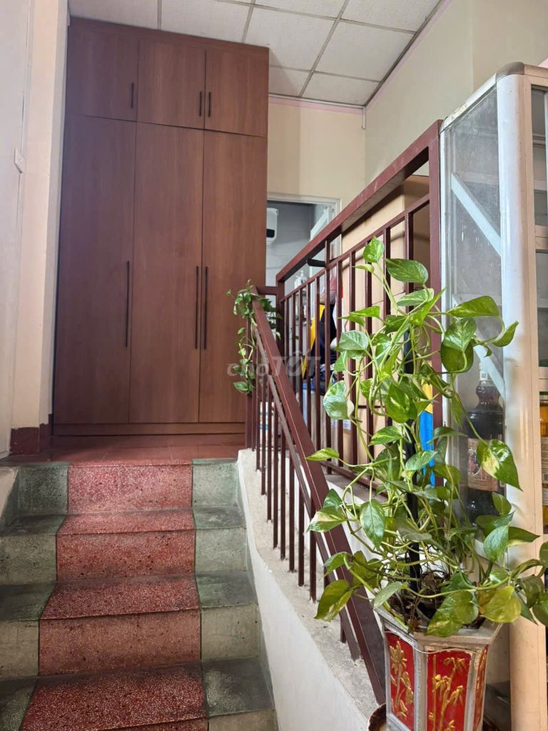 Rent the original house wide - 4 bedroom - yard to car
