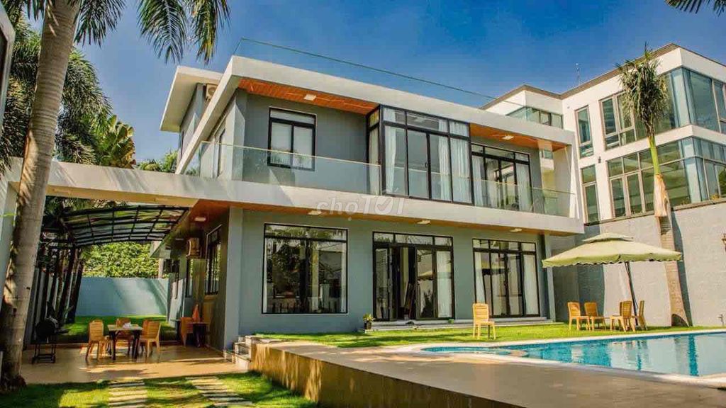 Rent a fancy villa-- Nguyễn Văn Hưởng, District 2.