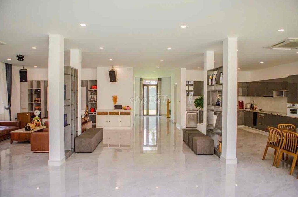 Rent a fancy villa-- Nguyễn Văn Hưởng, District 2.