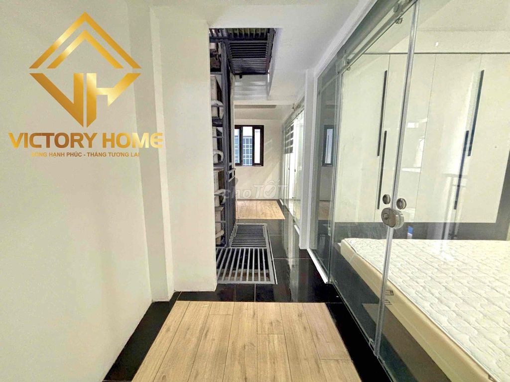High-class apartment, one bedroom downtown.