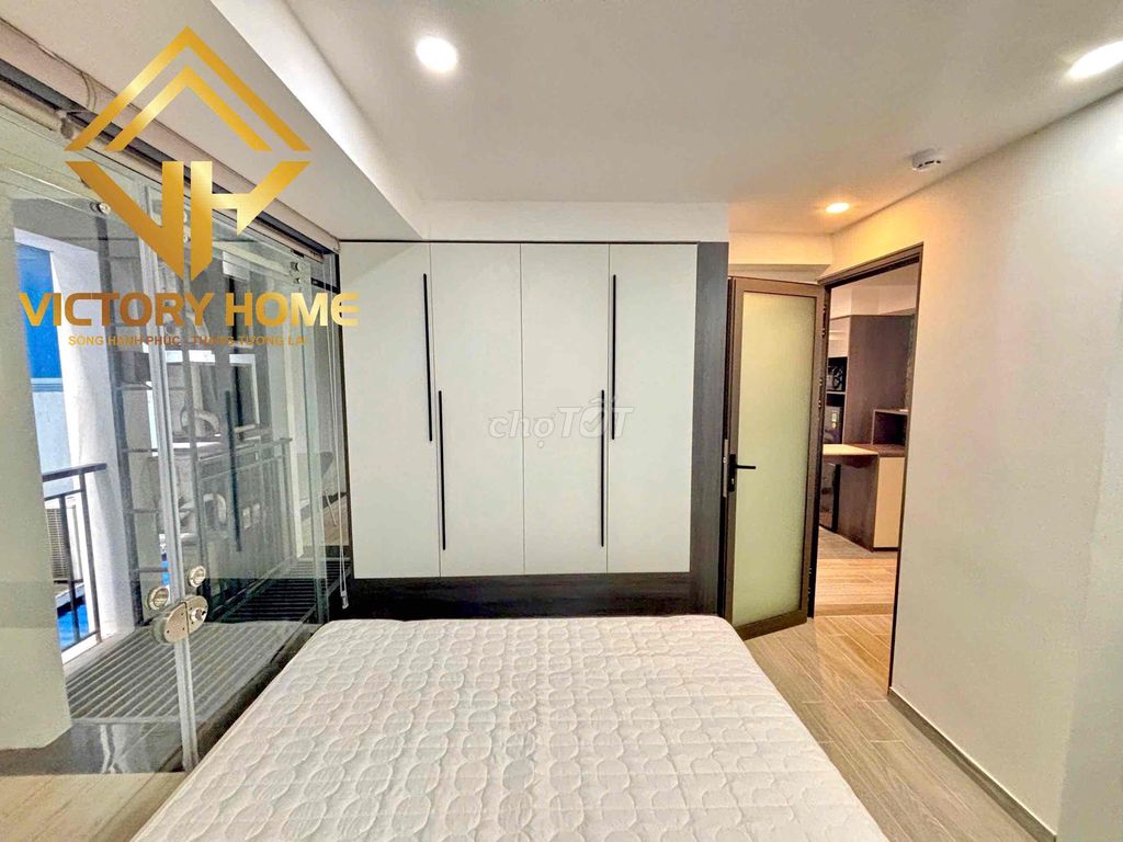 High-class apartment, one bedroom downtown.