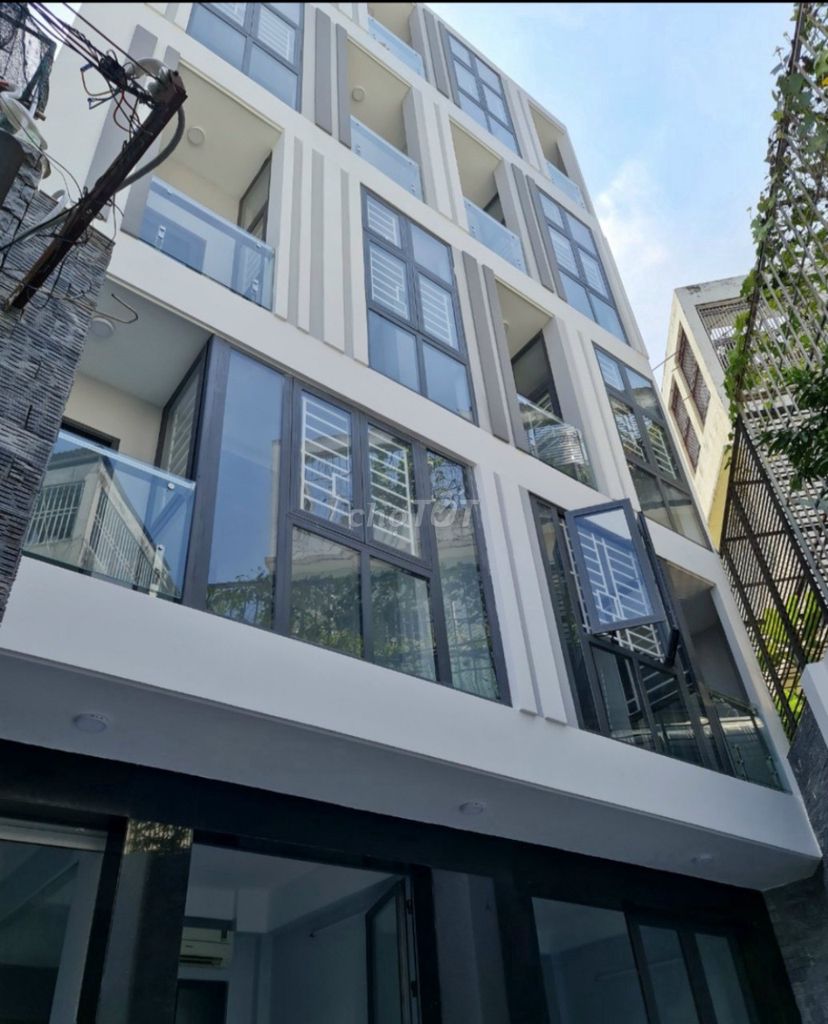 Rent a new suite with balcon, garage car, free time.