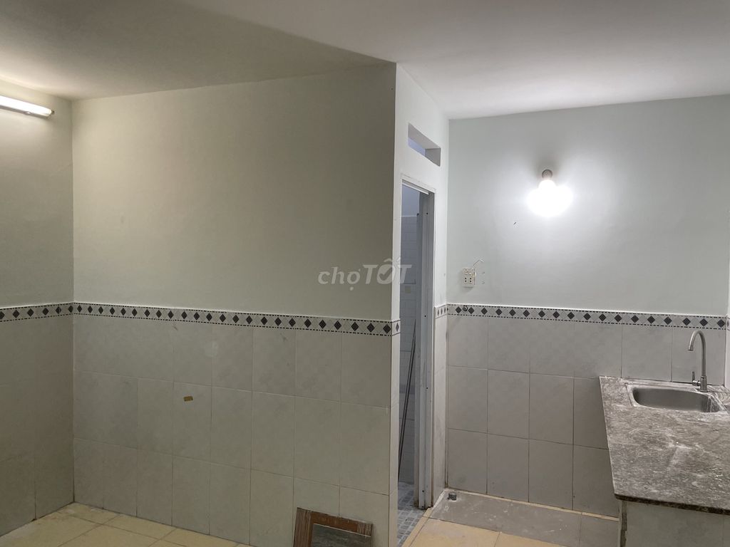 The motel next to the Central Service School, the German Court.