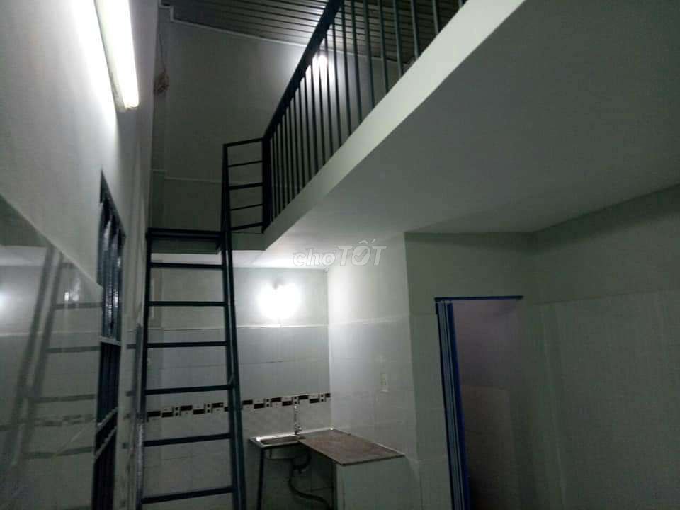 Cheap motel near spring-rich market.