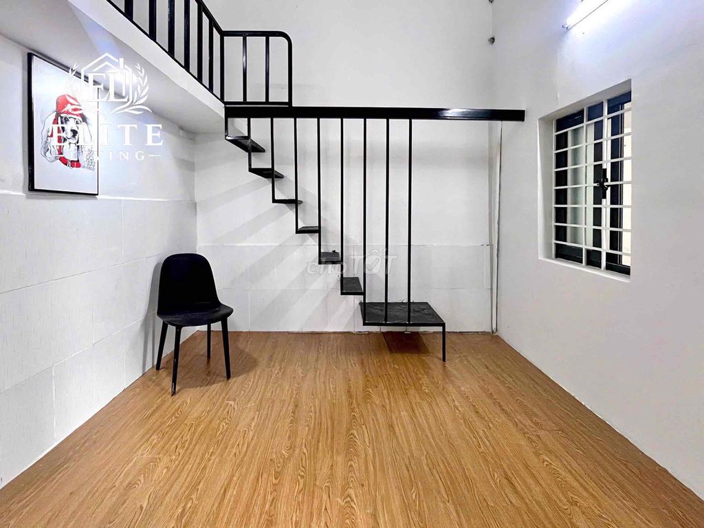 It's the perfect suite near the manro chicken house.