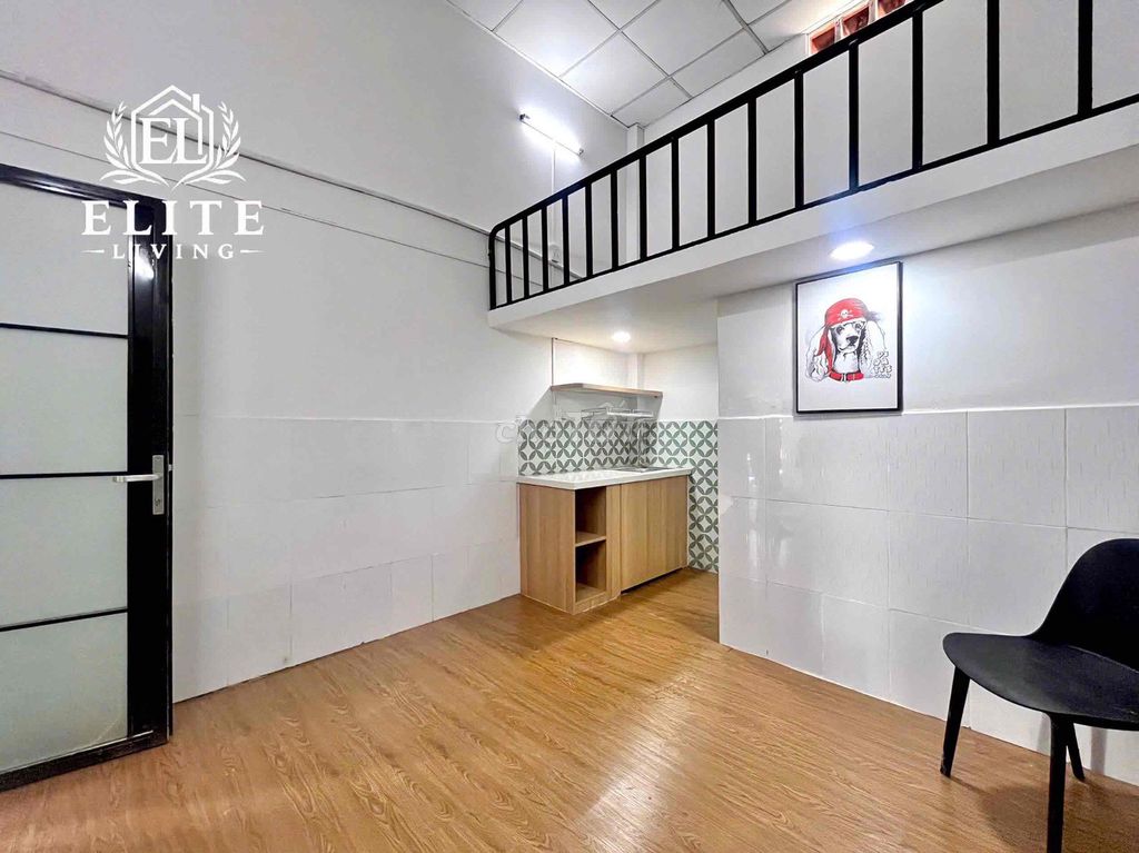 It's the perfect suite near the manro chicken house.