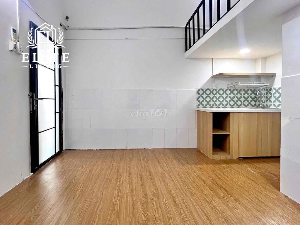 It's the perfect suite near the manro chicken house.