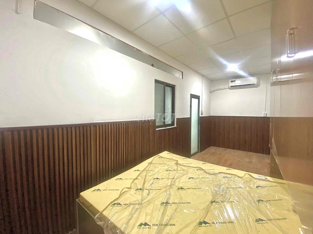 It was the owner who rented a cheap kitchen room in the center.