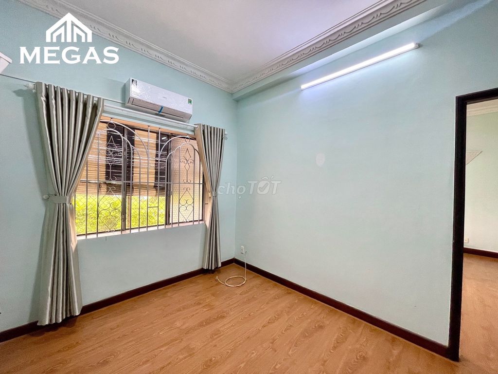 The nice room, the price of hsv.