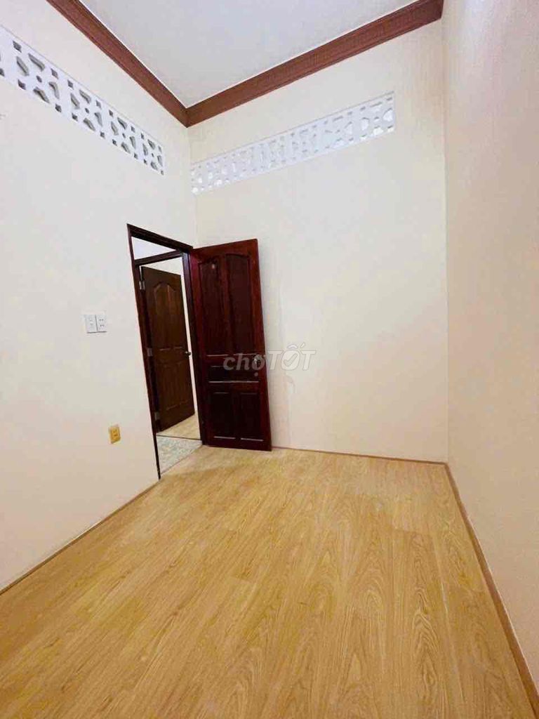 Rent a new building. 44/ Nguyễn Duy Cung-712.
