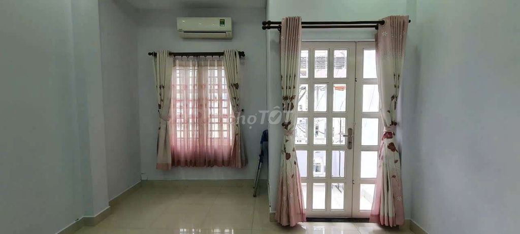 Rent the original Nguyễn Hữu Cảnh, area used 96 m2, full interior