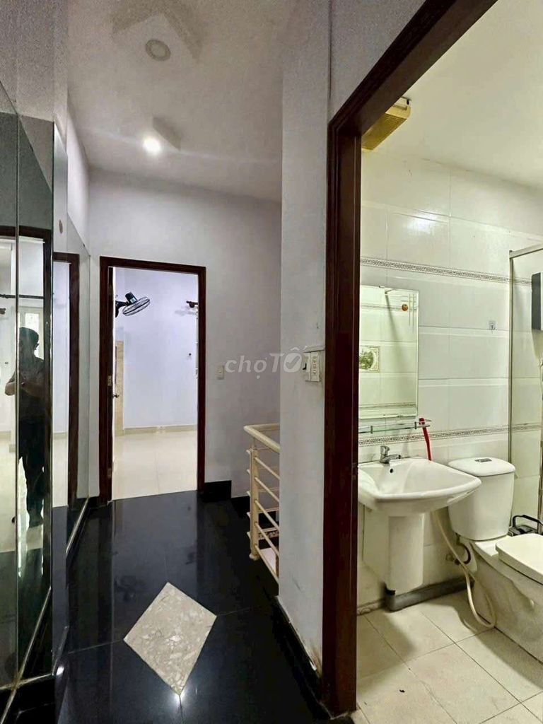 Rent the original Nguyễn Hữu Cảnh, area used 96 m2, full interior
