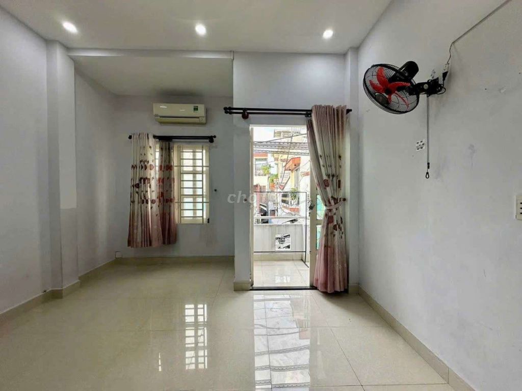 Rent the original Nguyễn Hữu Cảnh, area used 96 m2, full interior