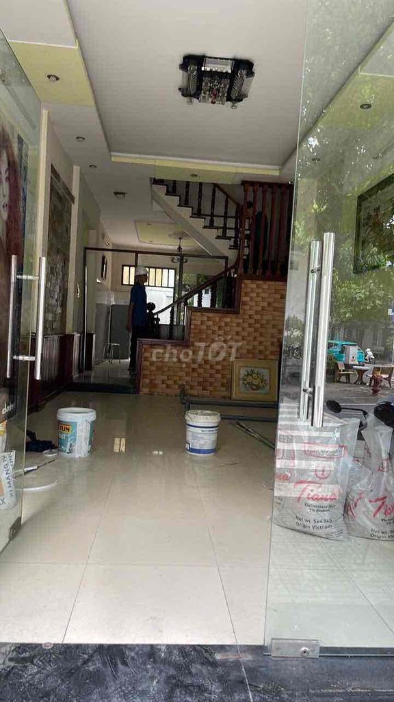 The owner himself rented the Lương Định Của Lương Định Của L.U.U. 2 4 x17 3 3 3 bedroom 5 toilet 5 million b