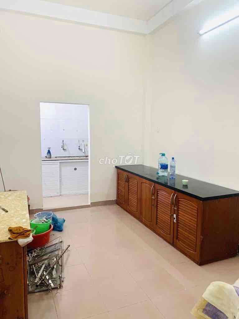 3 floors, 4 air conditioning, 4 room 4 4 District 8