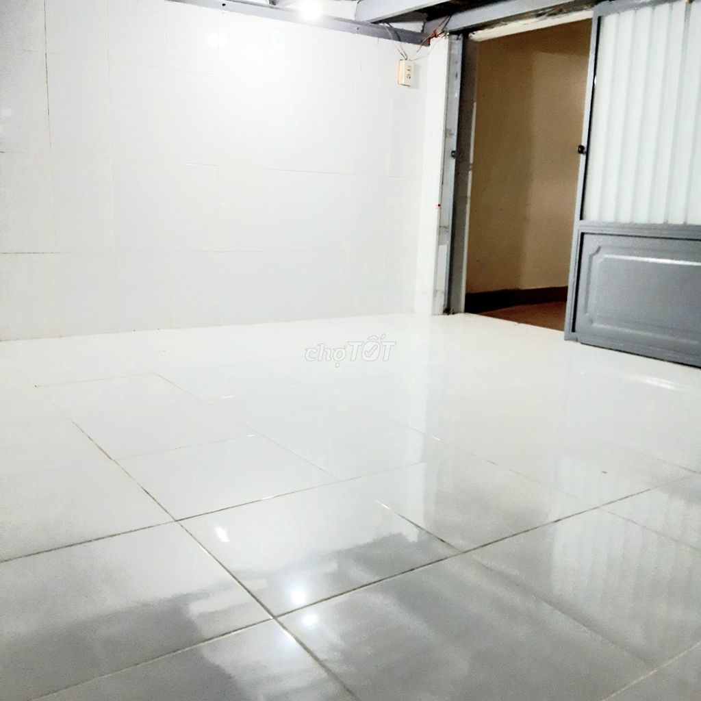Room 20 meters. 10 is clean, secure, quiet.