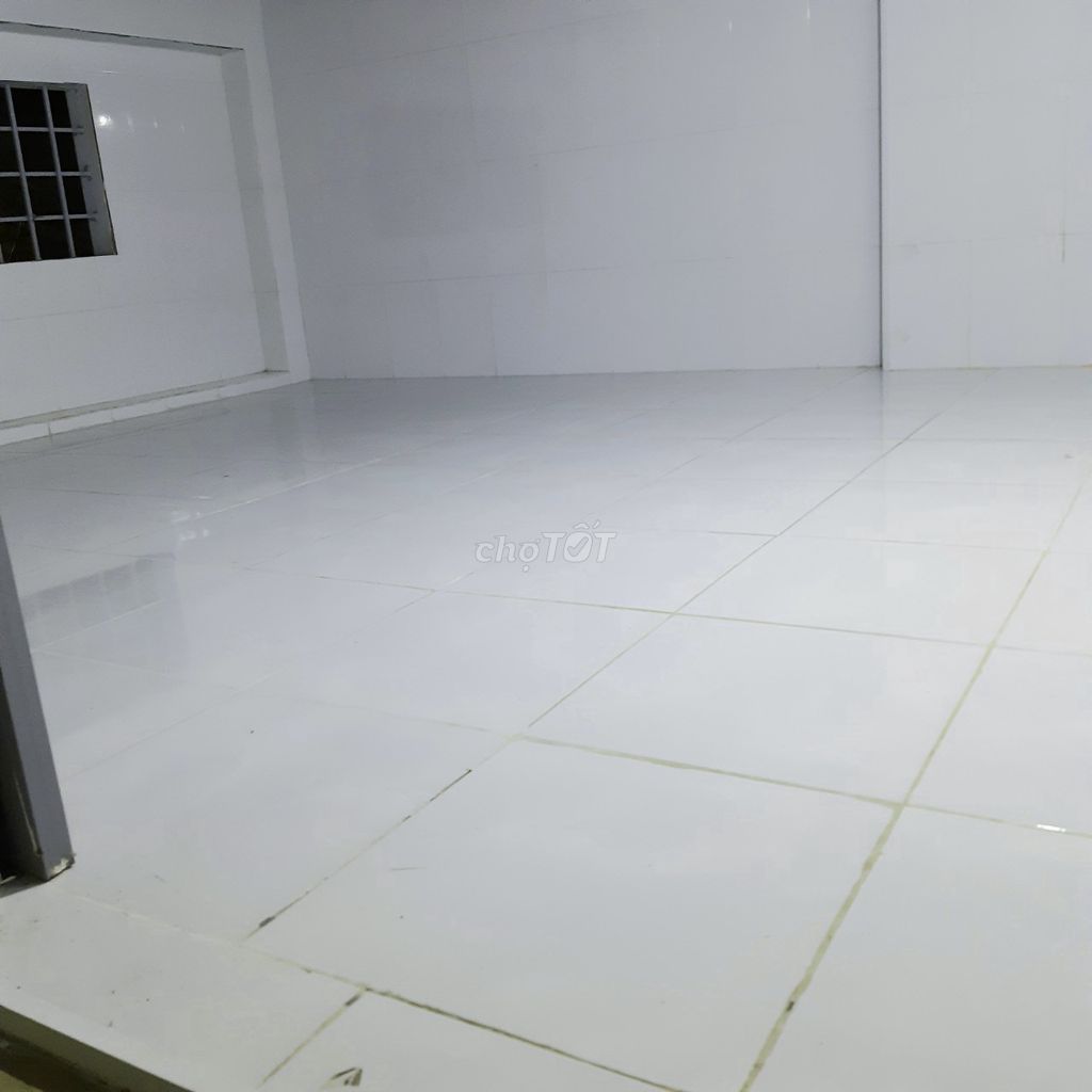Room 20 meters. 10 is clean, secure, quiet.