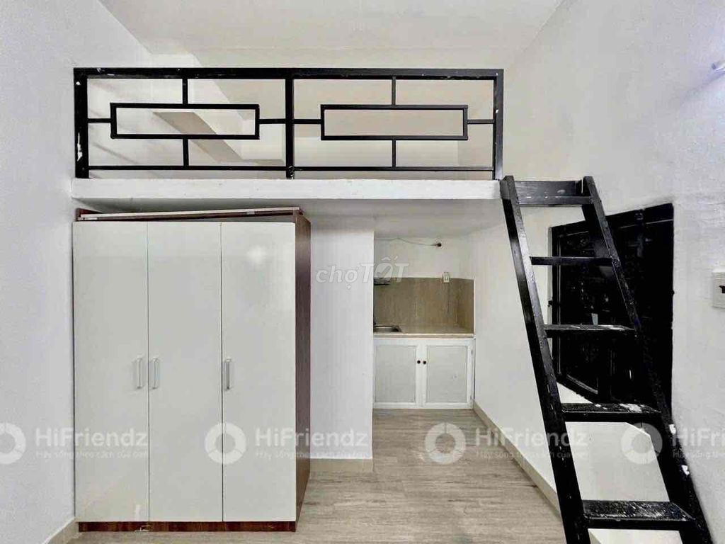 The owner of a full house rents it right into the Republic.