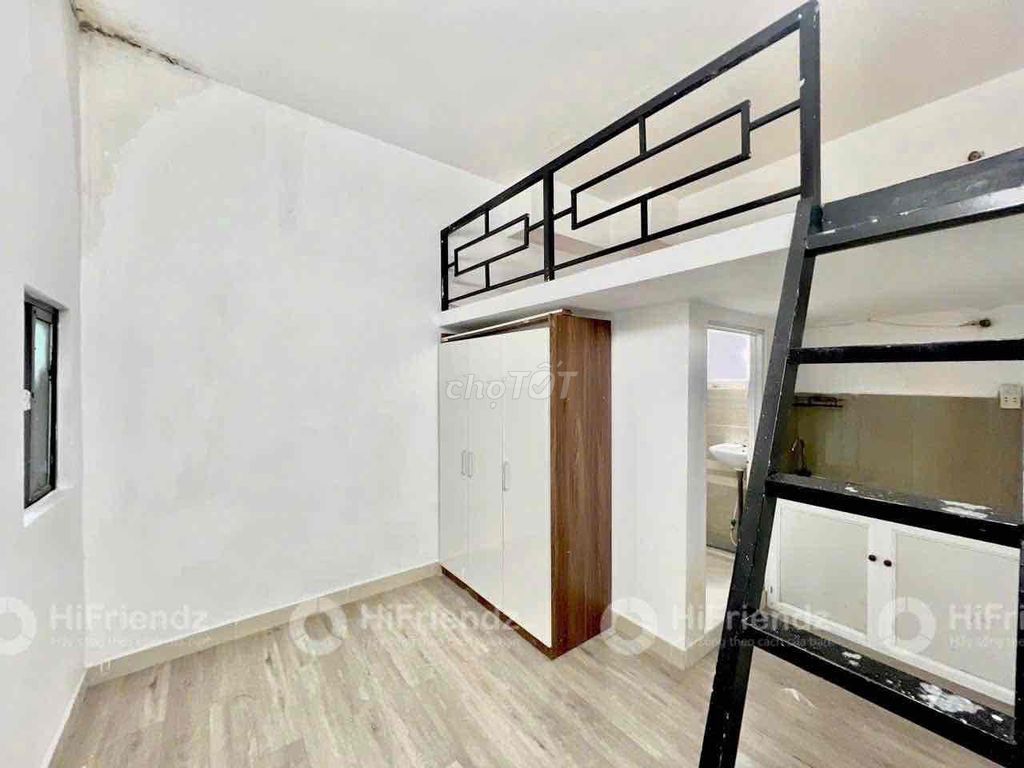 The owner of a full house rents it right into the Republic.