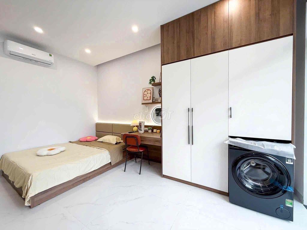 Rent the studio sight of the sun full of furniture at the top of the block.