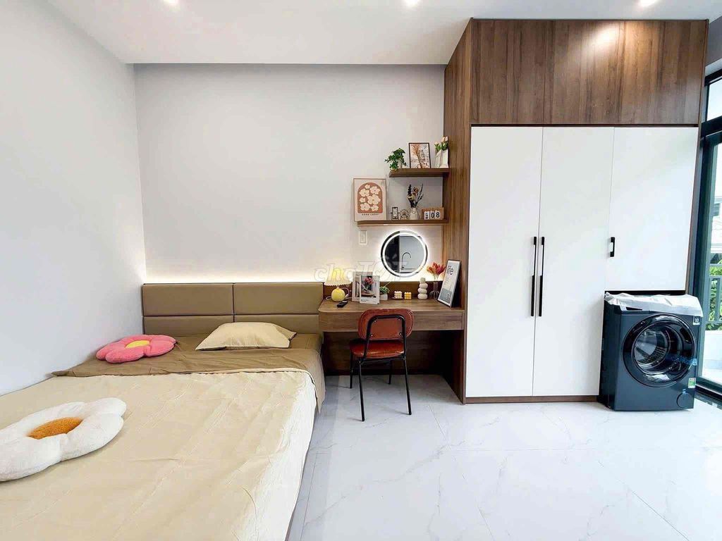 Rent the studio sight of the sun full of furniture at the top of the block.
