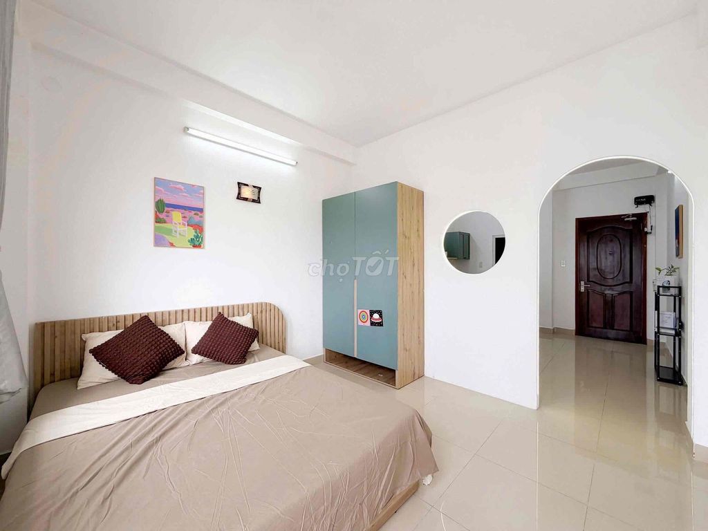 A Bancol bedroom right here.arting treatment.