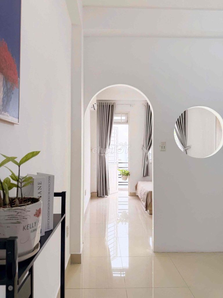 A Bancol bedroom right here.arting treatment.
