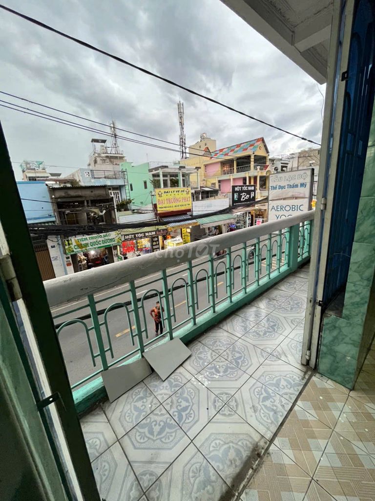 I can rent a free balcony.