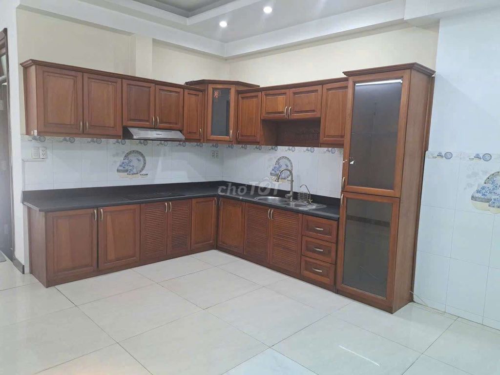 Rent a four-foot-one-two-four-story bedroom 5 ws.