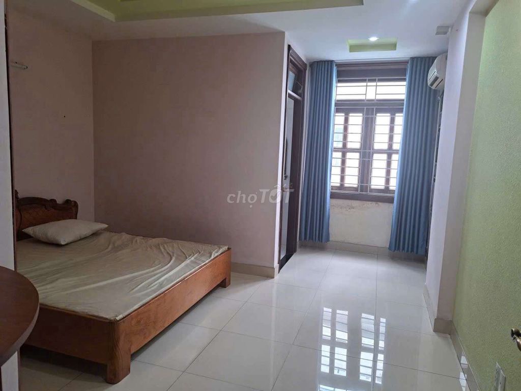 Rent a four-foot-one-two-four-story bedroom 5 ws.