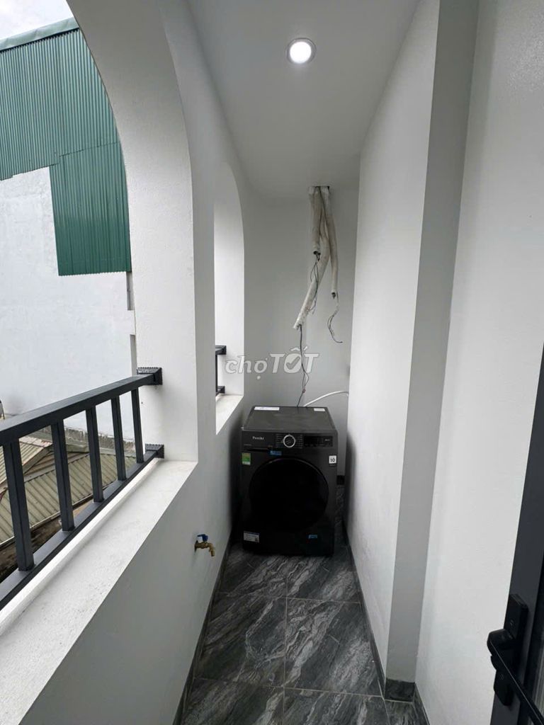 Rent an entire front of Nguyễn Công Trứ.