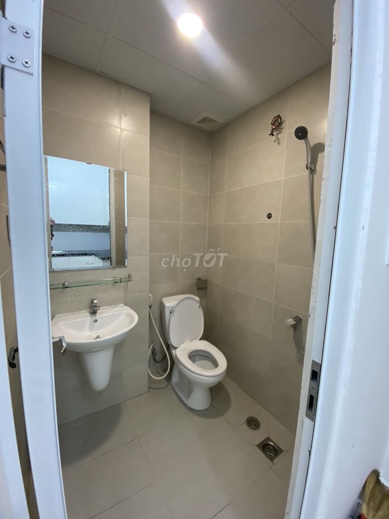 Rent the entire district of 7-- 7 million a month. Two bedrooms, two toilets.