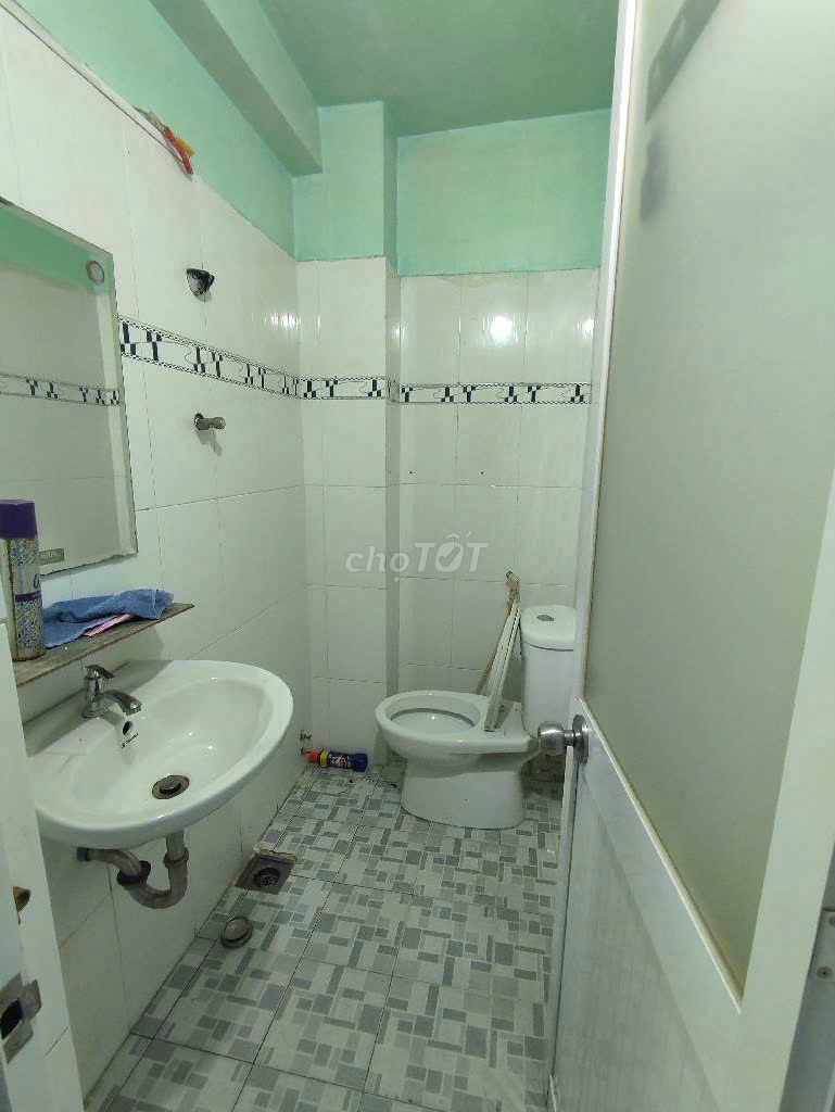 Rent the entire district of 7-- 7 million a month. Two bedrooms, two toilets.