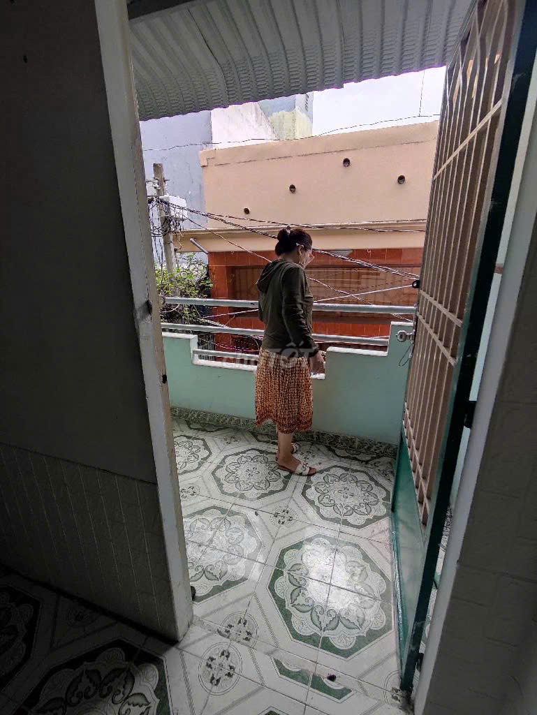 Rent the entire district of 7-- 7 million a month. Two bedrooms, two toilets.